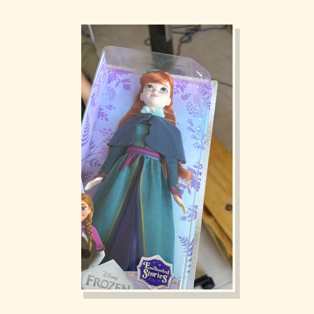 Muñeca Frozen Anna con vestido