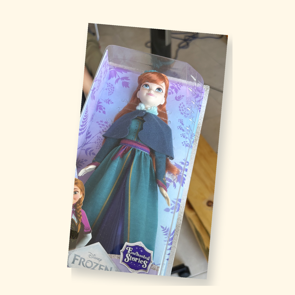 Muñeca Frozen Anna con vestido