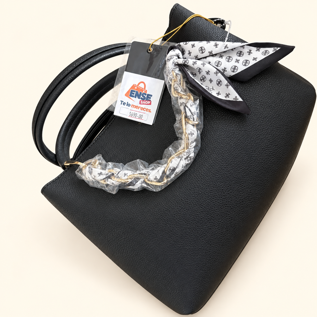 Bolsa negra grande con pañuelo