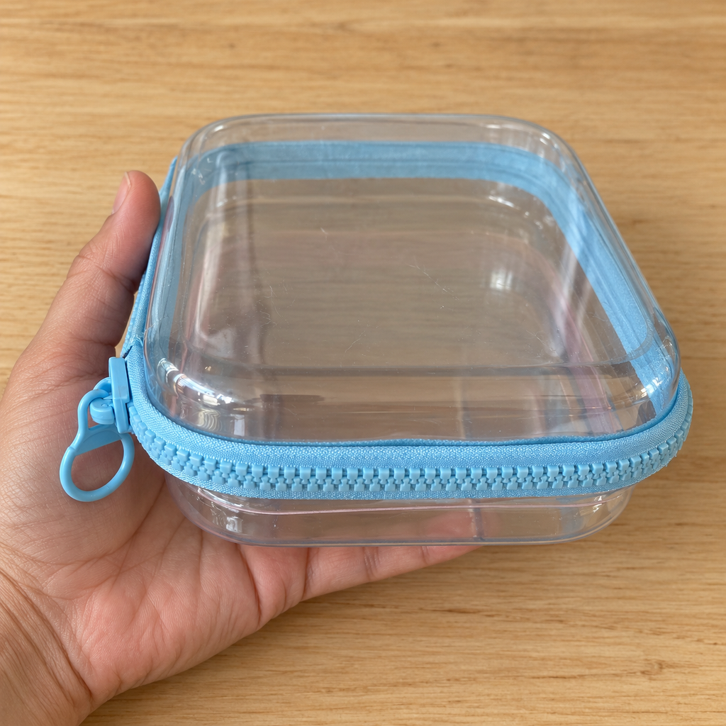 Estuche rígido transparente con cierre · rosa o azul