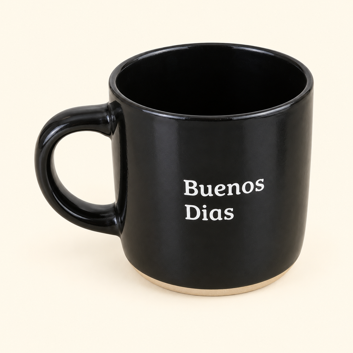 Taza negra con frase «Buenos días»