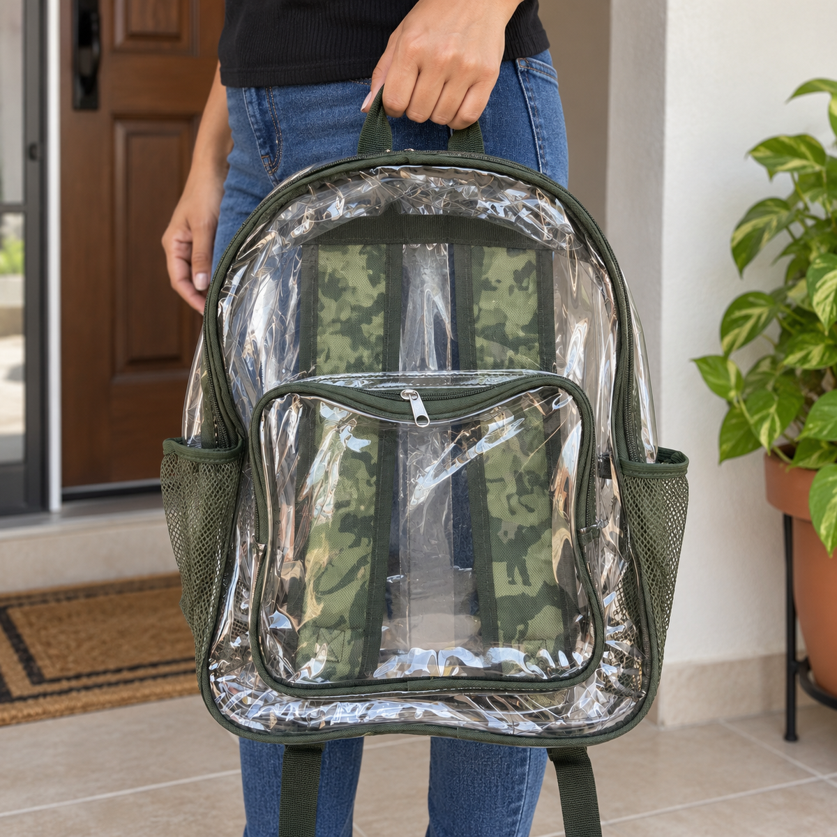 Mochila transparente con tirantes estampados · tres diseños