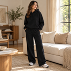 Conjunto de sudadera con capucha y pantalón · negro · escena de uso