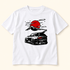 Playera blanca con auto y sol rojo Blanco, talla S. Vista frontal.