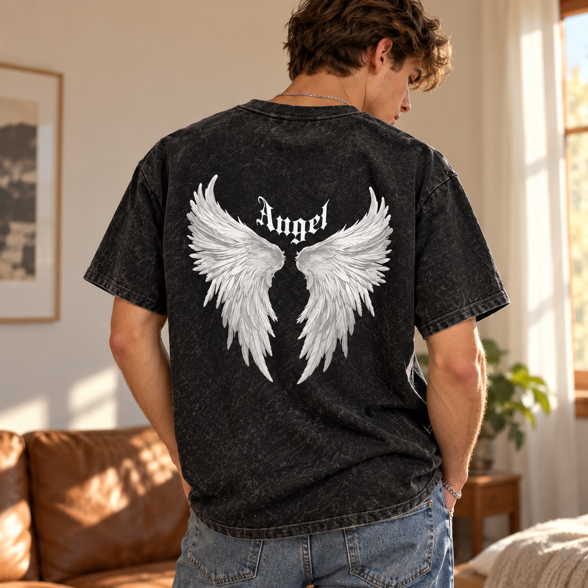 Playera vintage Angel con alas Negro lavado, talla M. Imagen de uso ilustrativa.
