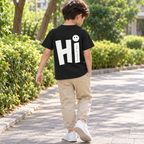 Playera negra HI, uso casual ilustrativo