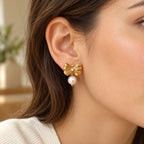 Aretes de moño y cuenta tipo perla, ejemplo de uso