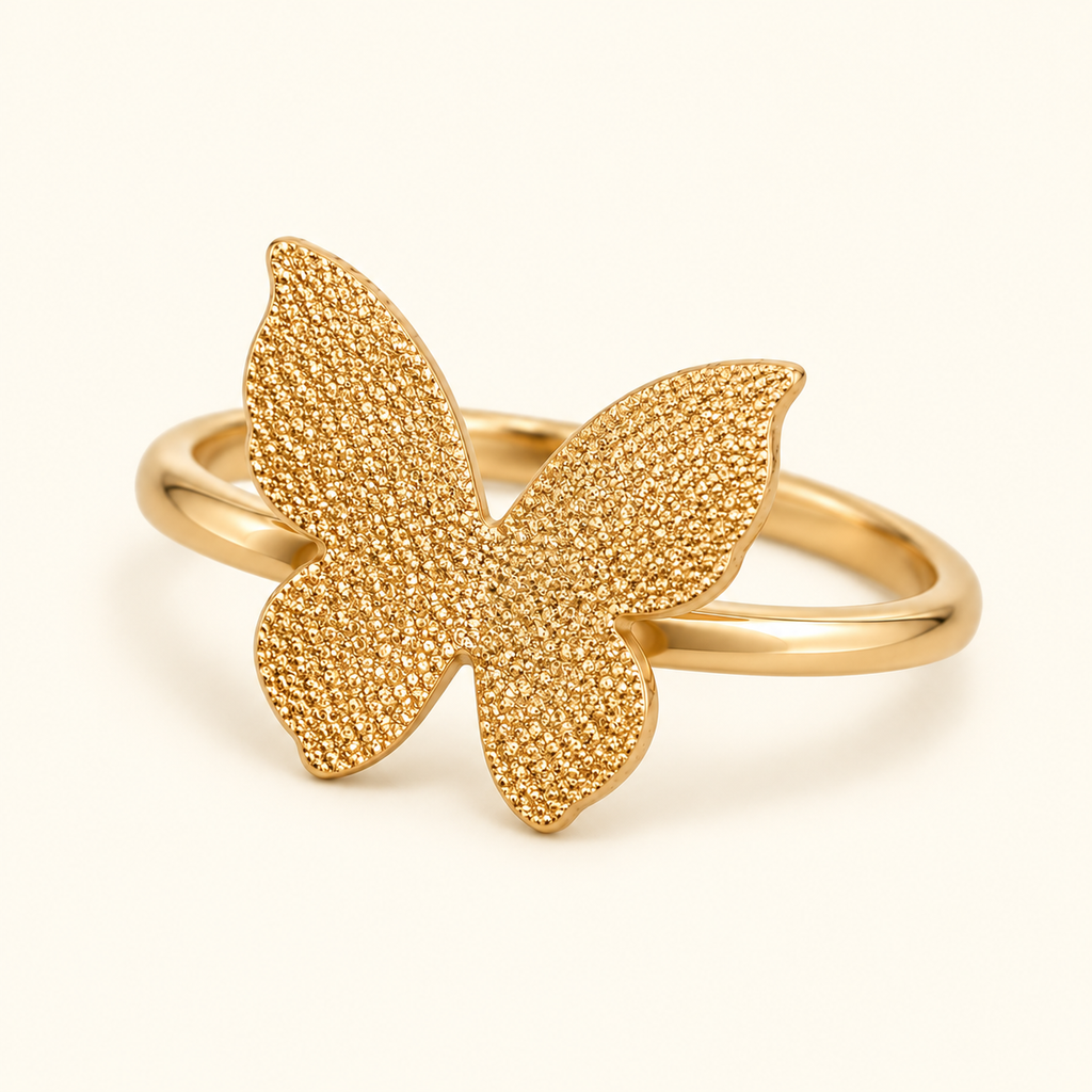 Anillo mariposa texturizada, vista en ángulo
