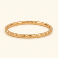 Anillo aro delgado texturizado