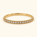Anillo aro con piedras claras