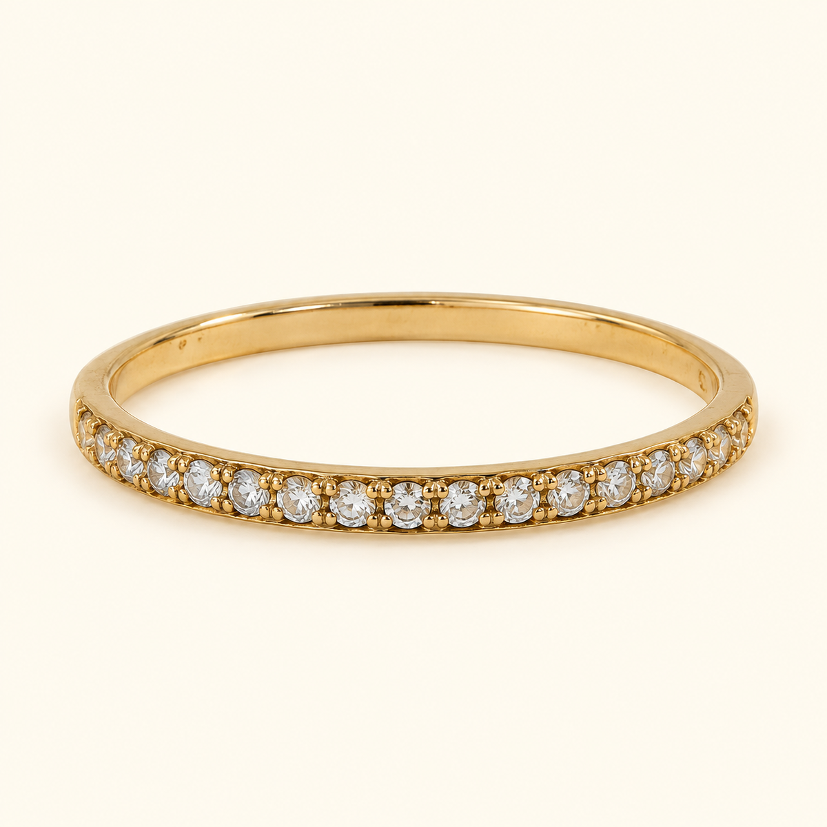 Anillo aro con piedras claras