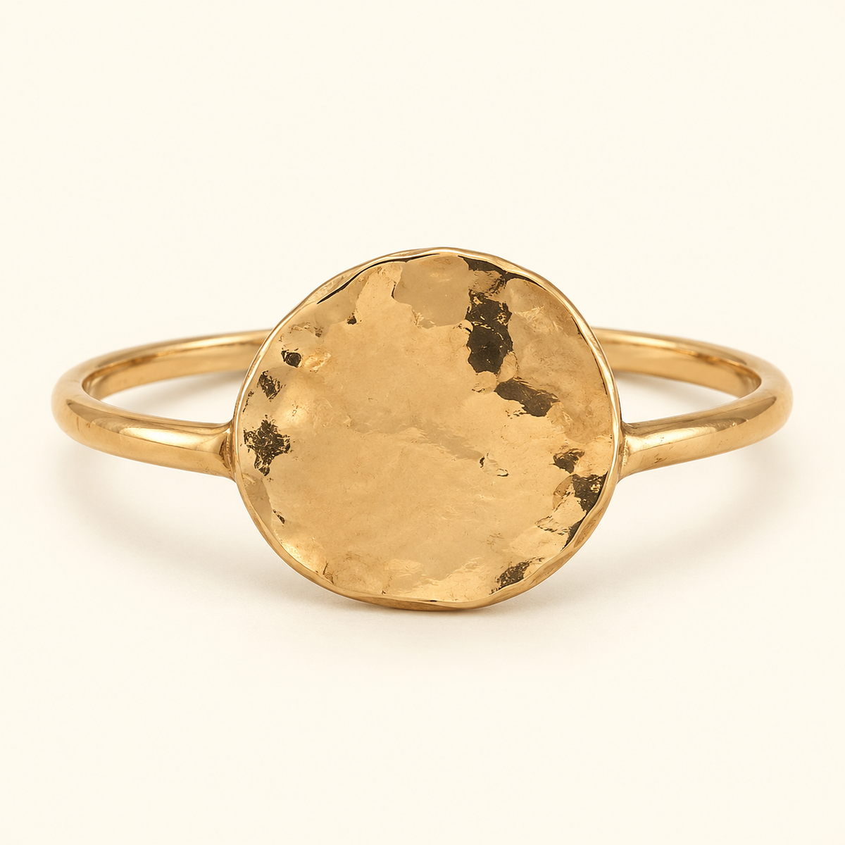 Anillo disco martillado