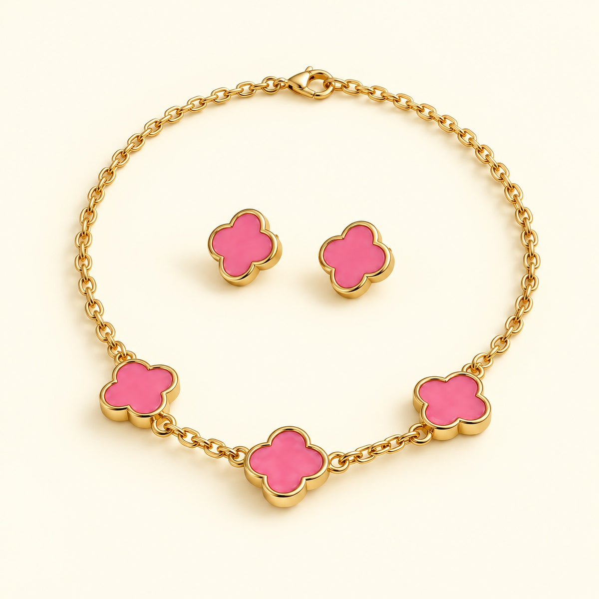 Conjunto rosa: collar + aretes, vista de estudio en ángulo