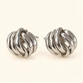 Aretes plateados entrelazados