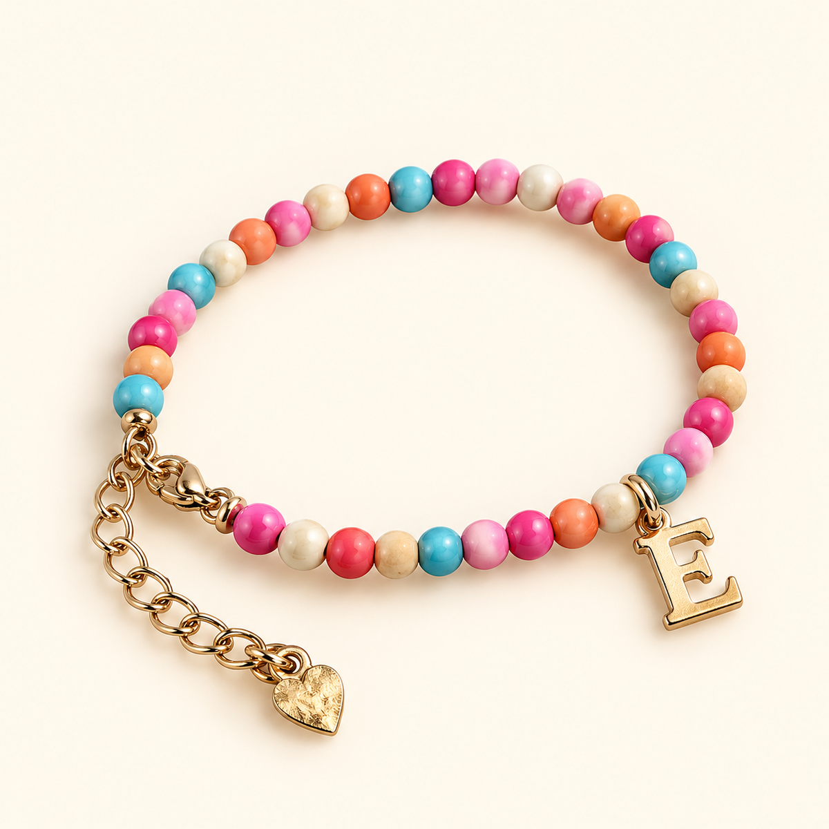 Pulseras multicolor con letra E
