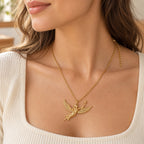 Collar con figura alada, ejemplo de uso