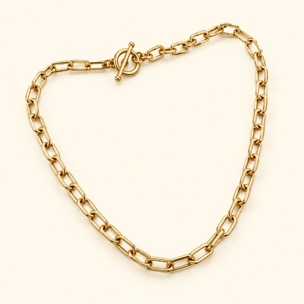 Collar de eslabón rectangular, vista de estudio en ángulo