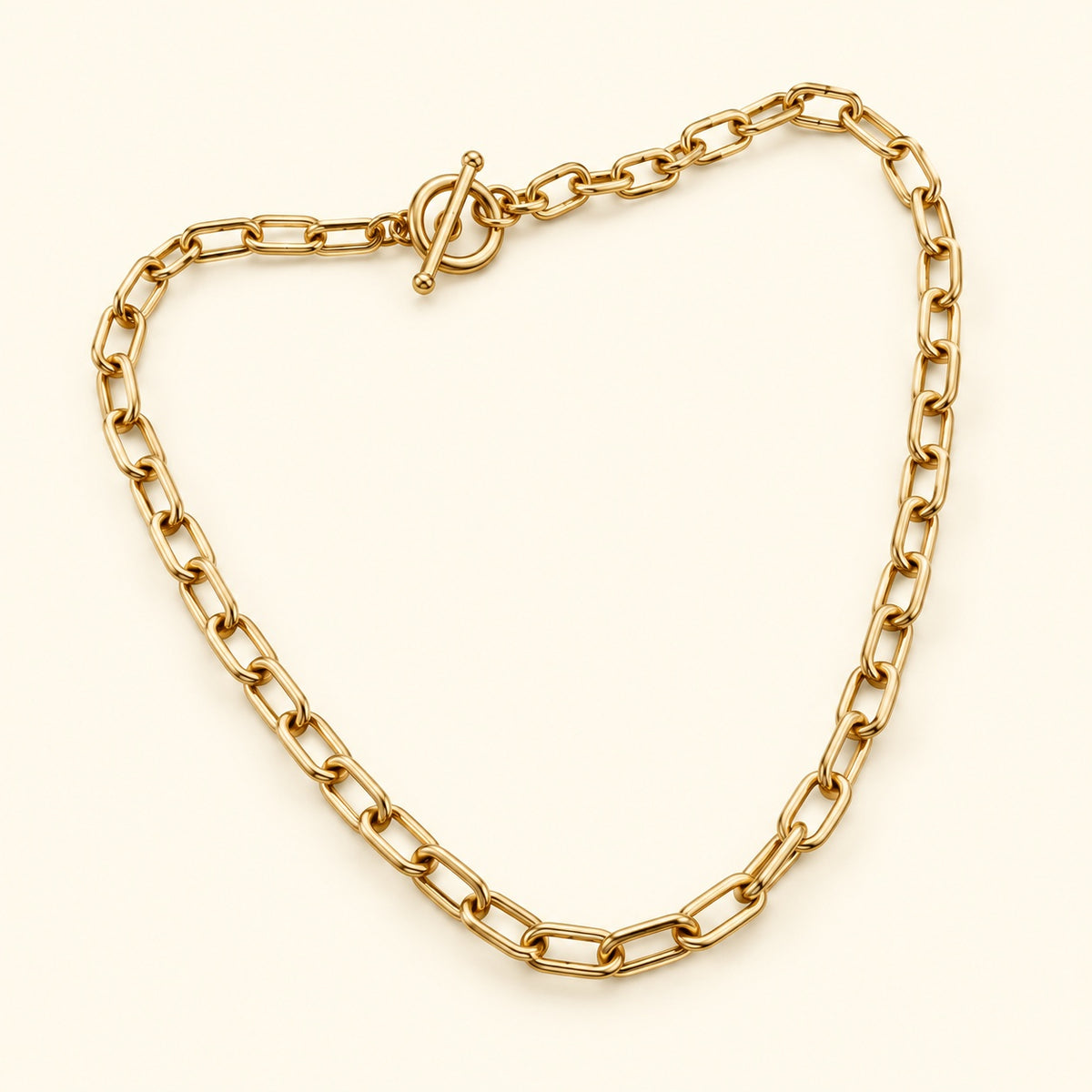 Collar de eslabón rectangular, vista de estudio en ángulo