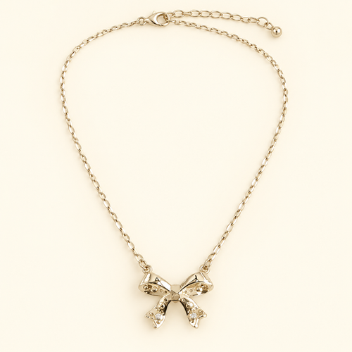 Collar con moño y piedras claras