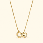 Collar con corazón y figura calada