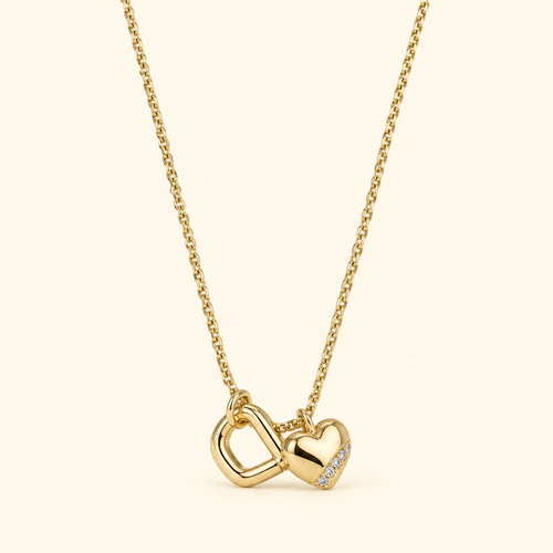 Collar con corazón y figura calada