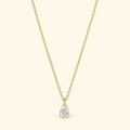 Collar con piedra clara
